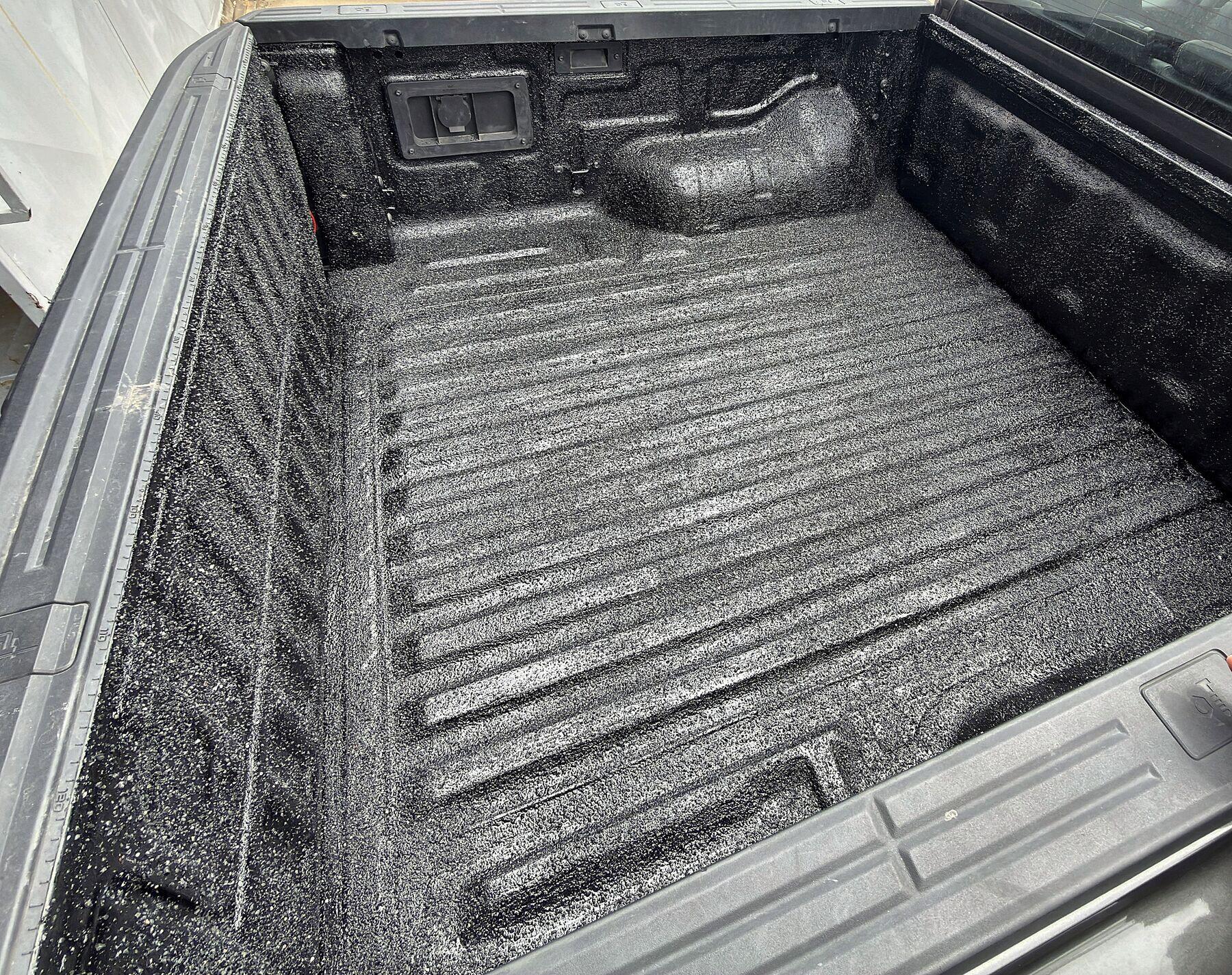 Batea de Ford Ranger revestida con Master Pickup, textura negra antideslizante